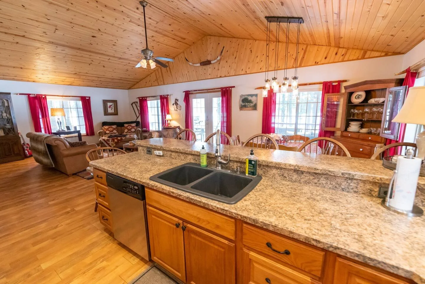 Mom and Pops kitchen